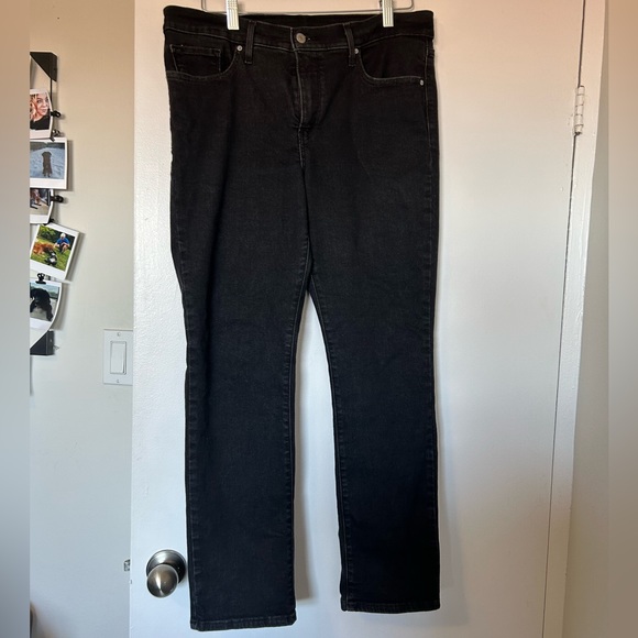 ❌ SOLD ❌ Levi's 314 Straight Leg Jeans - Picture 2 of 4